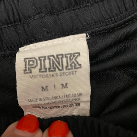 PINK Victoria’s Secret Shorts Black Floral size M - Picture 3 of 5